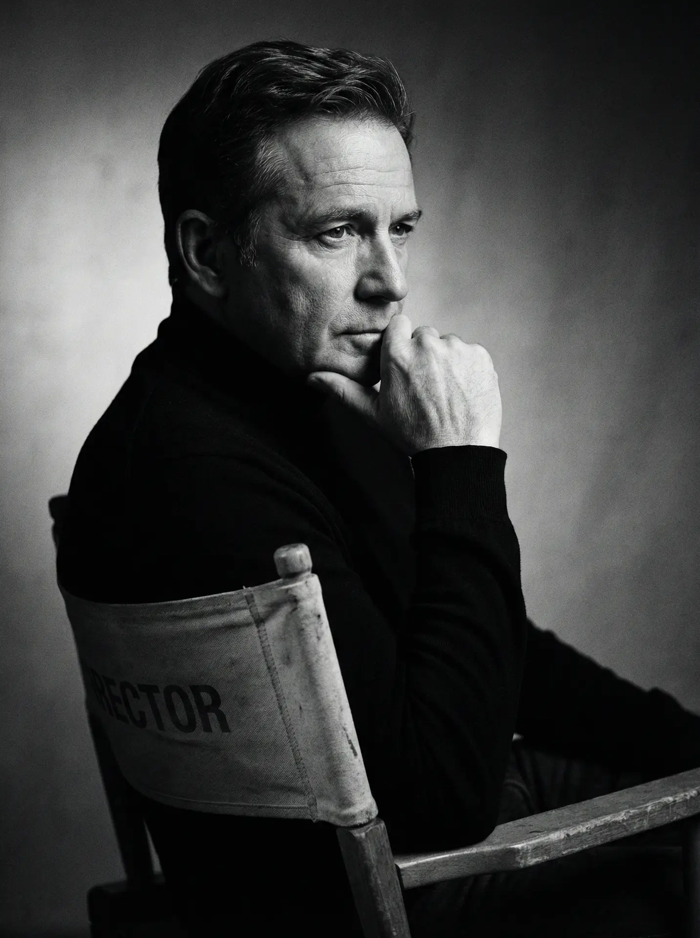 水果派 签约导演陈墨白黑白肖像，沉思中的电影大师